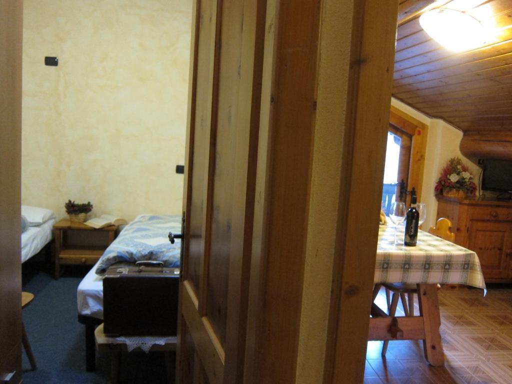 Chalet Del Sole per gruppi Livigno Camera foto
