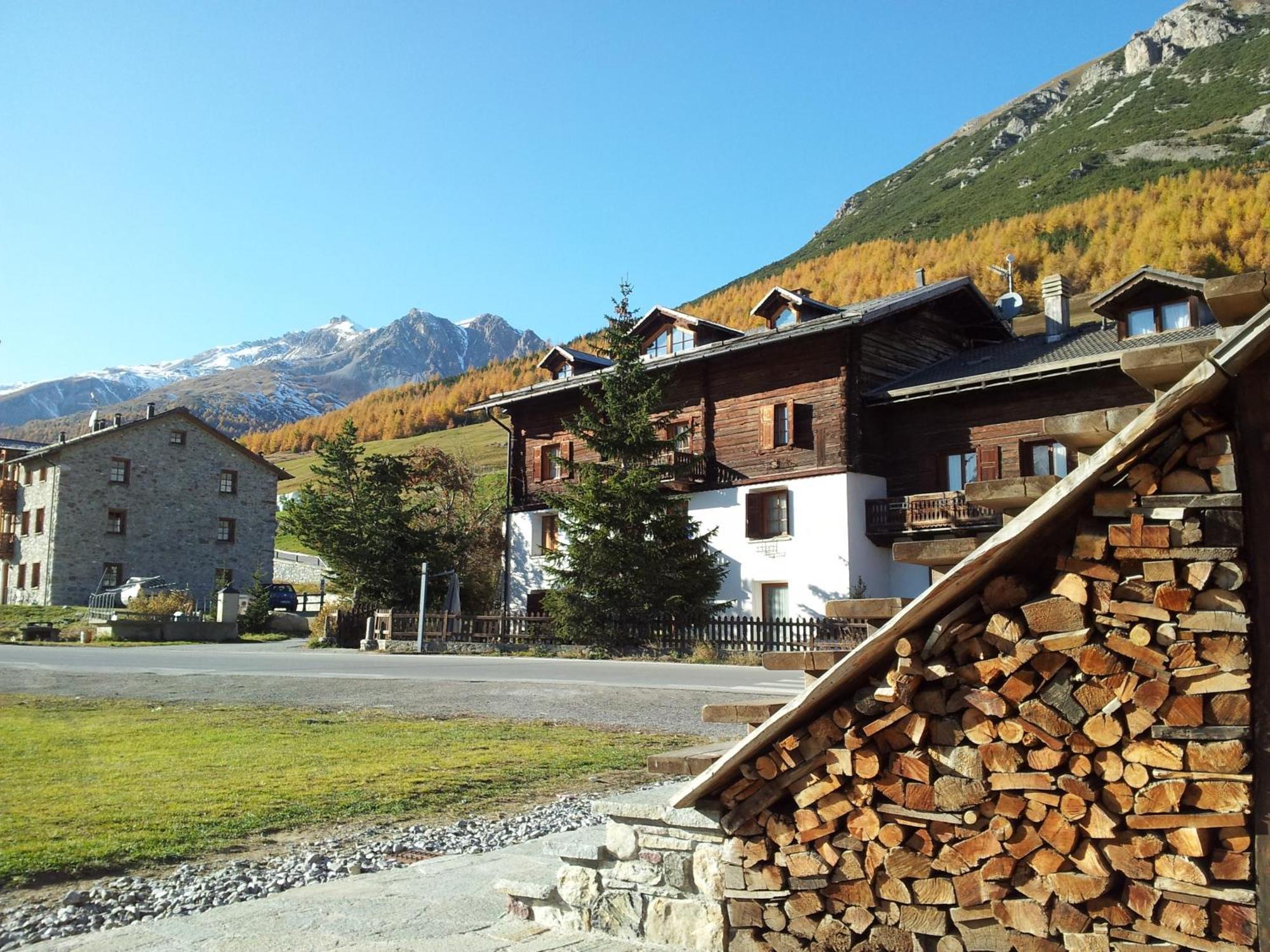Chalet Del Sole per gruppi Livigno Esterno foto